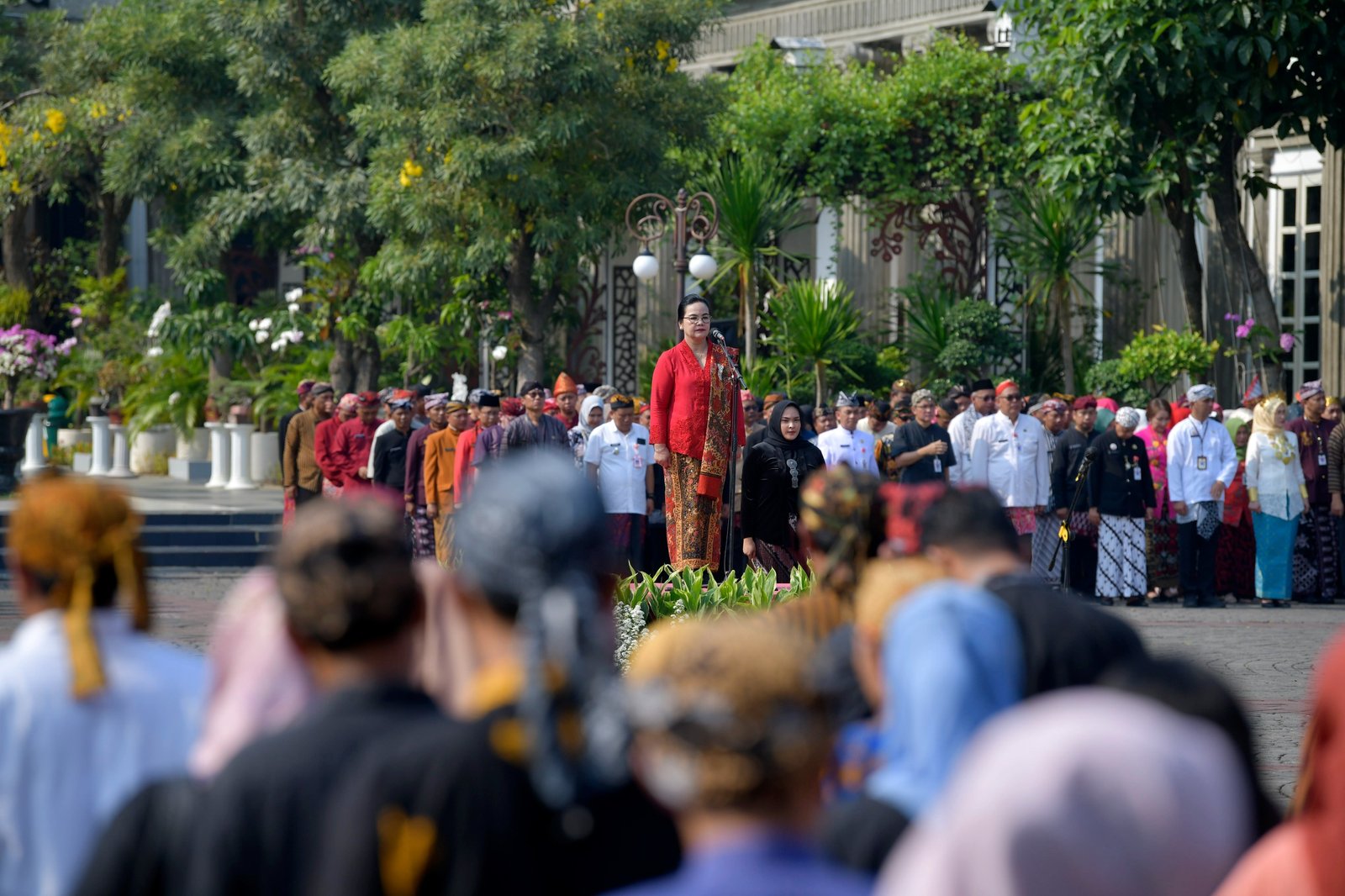 Wali Kota Semarang, Agustina Wilujeng Pramestuti saat memimpin peringatan Hari Kartini ke-147 di Balaikota Semarang. (dok Pemkot Semarang)