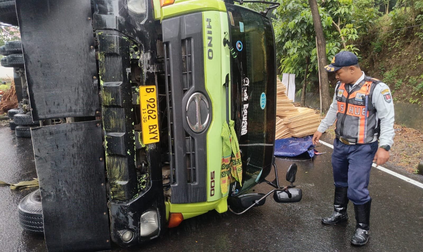 Kecelakaan Truk di tanjakan Silayur, Kota Semarang. (dok Istimewa)