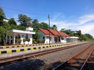 KAI Daop 4 Semarang aktifkan kembali tiga Stasiun di Plabuan, Comal dan Batang. (dok KAI)