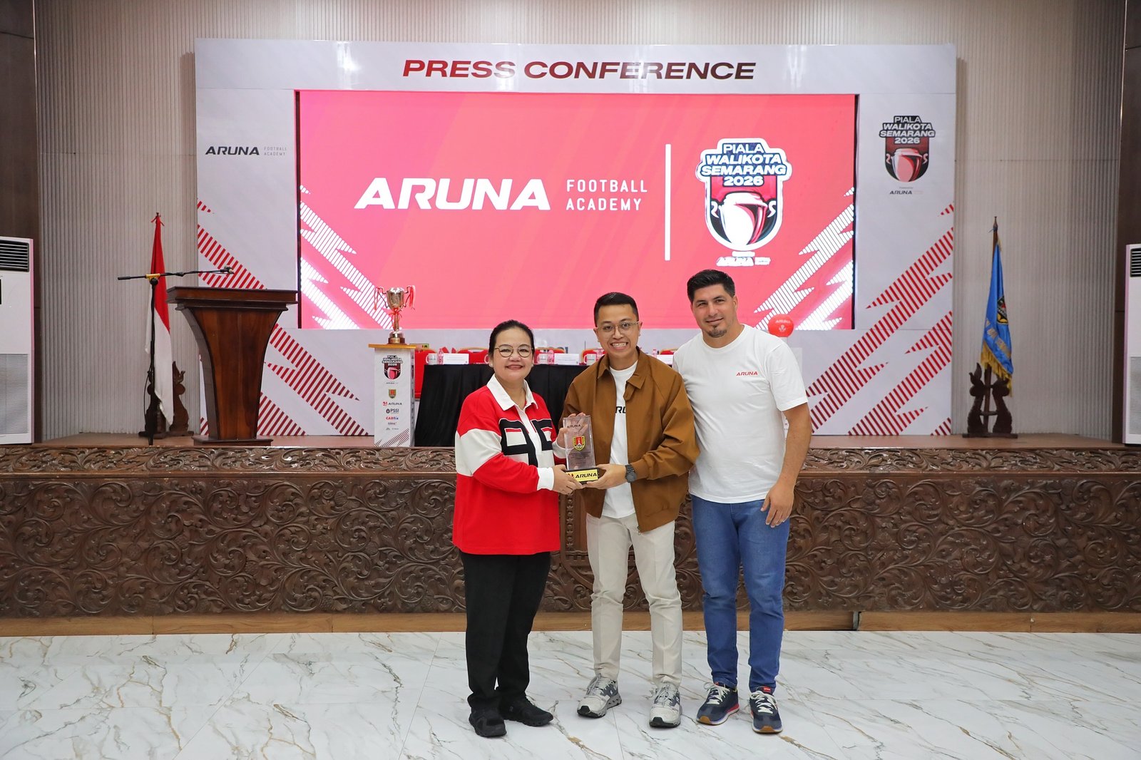 Wali Kota Semarang, Agustina Wilujeng Pramestuti bersama Aruna Academy komitmen wujudkan talenta muda di dunia sepak bola. (dok Pemkot Semarang)
