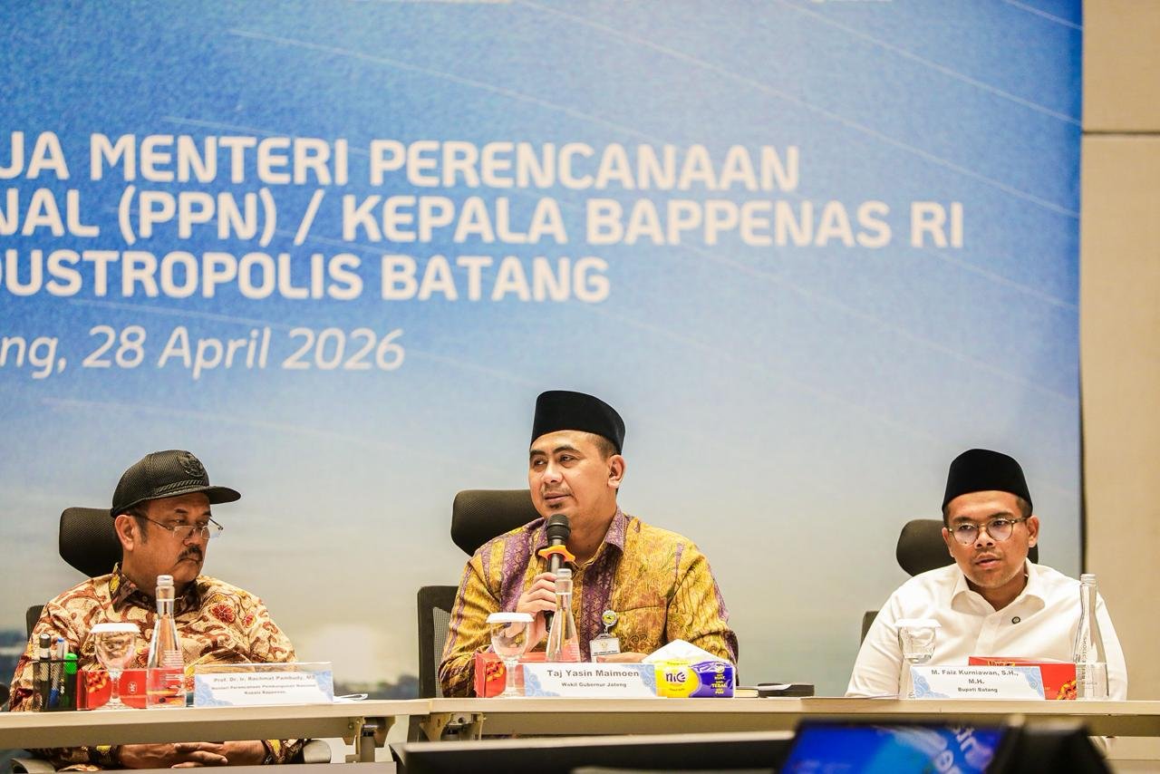 Wakil Gubernur Jawa Tengah, Taj Yasin saat menyampaikan pemaparan kunjungan Mentri PPN di KEK Industroplis Batang. (dok Pemprov Jateng)