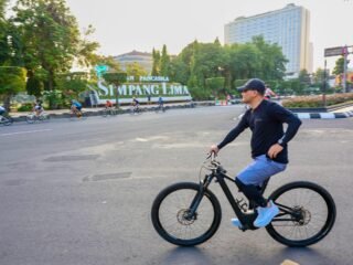 Dari Berangkat Kerja Gowes hingga WFH, Cara Ahmad Luthfi Budayakan Hemat Energi di Jateng