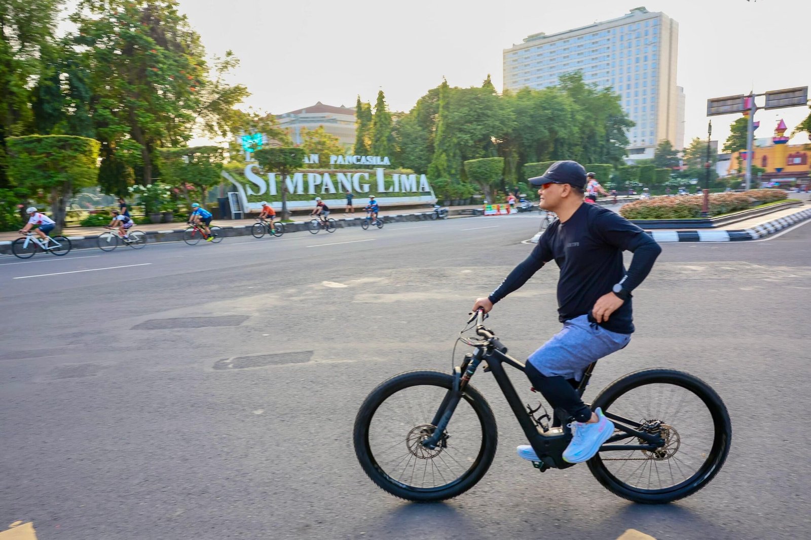 Dari Berangkat Kerja Gowes hingga WFH, Cara Ahmad Luthfi Budayakan Hemat Energi di Jateng