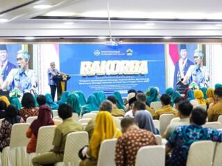 Sekretaris Daerah (Sekda) Provinsi Jawa Tengah, Sumarno saat membuka Rapat Koordinasi Daerah (Rakorda) Bangga Kencana tingkat Provinsi Jawa Tengah 2026. (dok Pemprov Jateng)