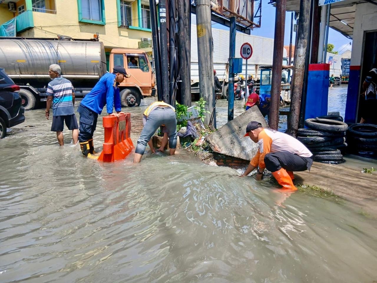 BPBD Jateng lakukan respon cepat dalam penanganan banjir Solo. (dok Pemprov Jateng)