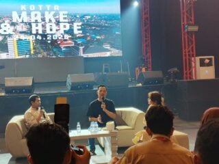 Ketua Fraksi Partai Gerindra DPRD Jawa Tengah, Sudarsono saat memberikan arahan dalam kegiatan forum diskusi bertajuk *Make & Hope* yang digelar Komunitas Transformasi Kota (Kotta). (dok Istimewa)