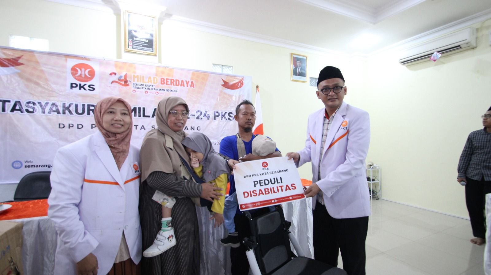 Peringatan Milad ke-24 dimanfaatkan Partai Keadilan Sejahtera Kota Semarang untuk mempertegas komitmen pelayanan sosial kepada masyarakat. (dok PKS Semarang)