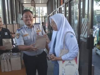 Trans Semarang Bagikan Susu Gratis dan Tarif Rp1.000 untuk Buruh, Momentum HJKS Dimanfaatkan Dorong Transportasi Publik