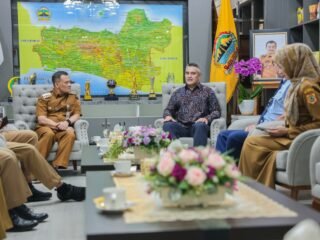 Gubernur Jawa Tengah, Ahmad Luthfi saat menerima kunjungan dari Duta Besar Selandia Baru untuk Indonesia, Philip Nathan Taula di kantornya. (dok Pemprov Jateng)