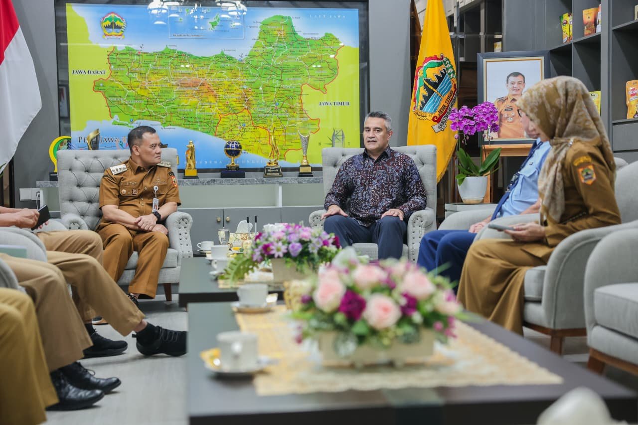 Gubernur Jawa Tengah, Ahmad Luthfi saat menerima kunjungan dari Duta Besar Selandia Baru untuk Indonesia, Philip Nathan Taula di kantornya. (dok Pemprov Jateng)