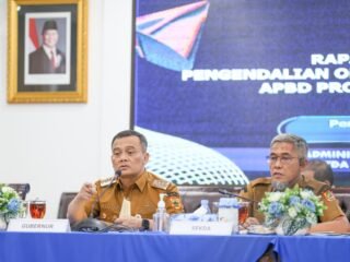 Gubernur Jawa Tengah, Ahmad Luthfi saat menghadiri rapat koordinasi Pengendalian Operasional Kegiatan (POK) triwulan I-2026 di Kantor Gubernur Jawa Tengah. (dok Pemprov Jateng)