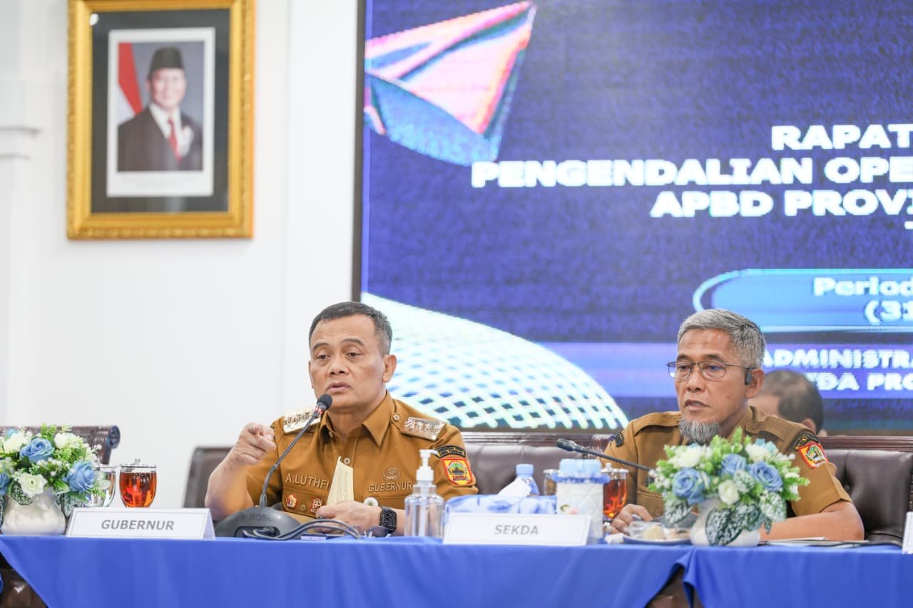 Gubernur Jawa Tengah, Ahmad Luthfi saat menghadiri rapat koordinasi Pengendalian Operasional Kegiatan (POK) triwulan I-2026 di Kantor Gubernur Jawa Tengah. (dok Pemprov Jateng)