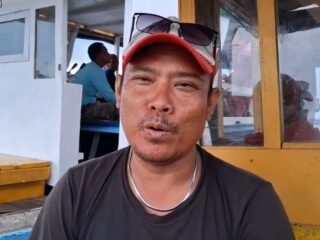 Kenaikan harga dan kelangkaan BBM turut dirasakan nelayan Semarang. (dok Alan Henry)