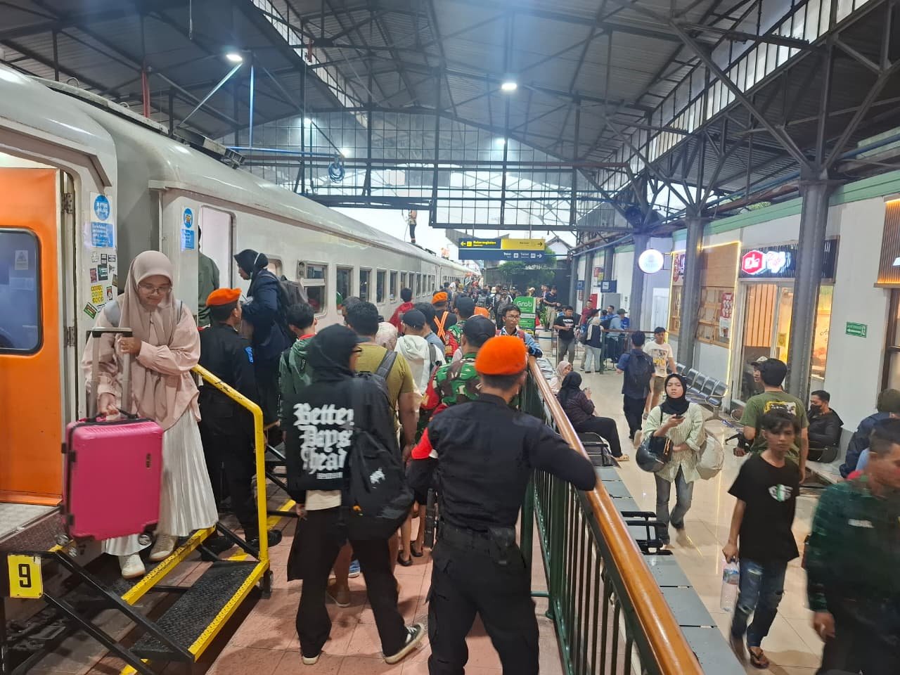 Sambut Long Weekend, KAI Daop 4 Semarang Operasikan KA Tambahan. (dok KAI DAOP 4 Semarang)