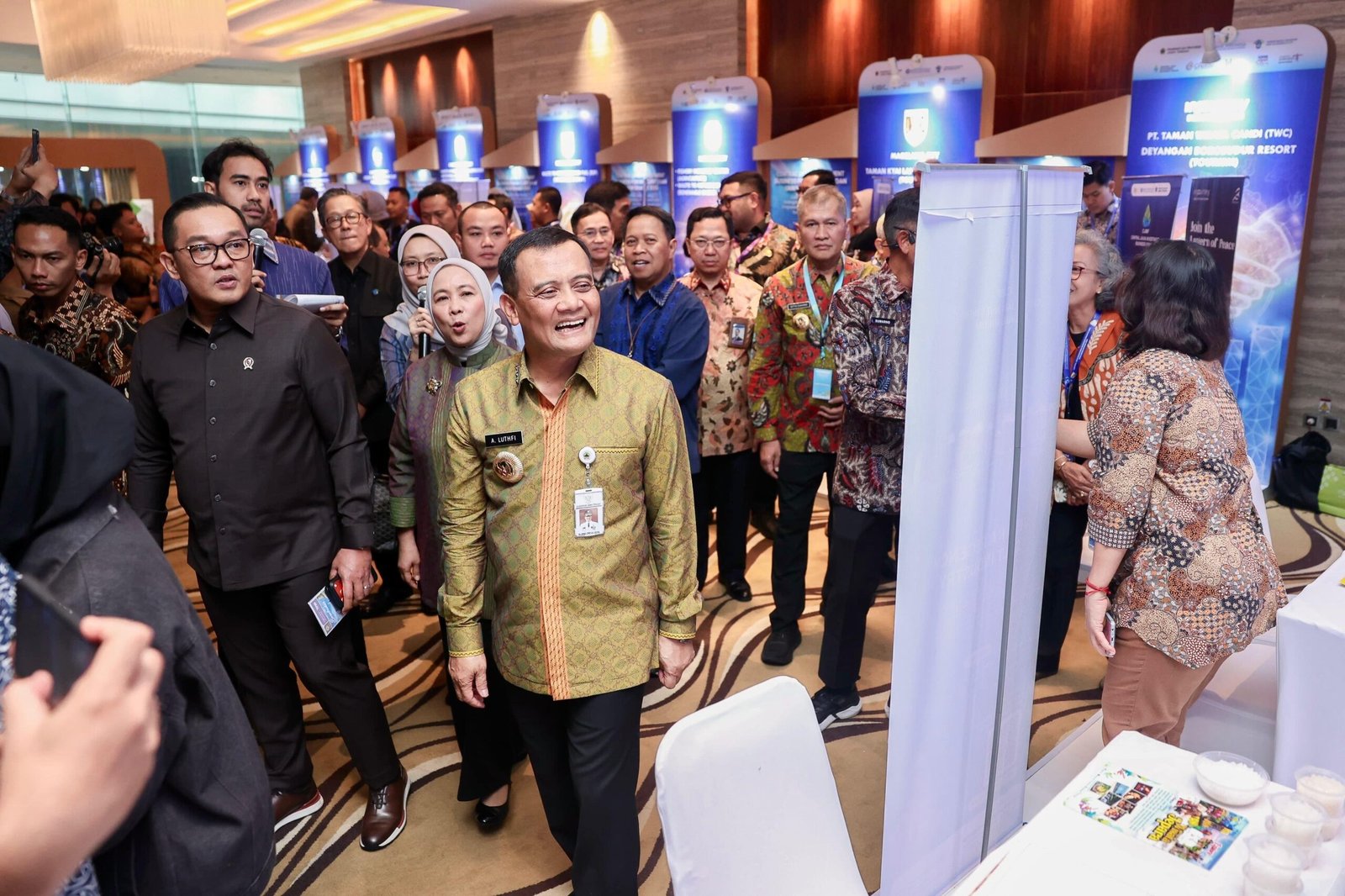 Gubernur Jawa Tengah, Ahmad Lutfi saat menghadiri acara CJIBF 2026 di Ballroom Hotel PO Semarang pada Senin (11/05/2026). (dok Pemprov Jateng)