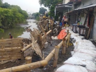 Badan Penanggulangan Bencana Daerah (BPBD) Provinsi Jawa Tengah telah menutup tanggul Sungai Silandak yang jebol. (dok Pemprov Jateng)