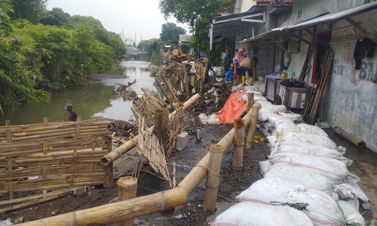 Badan Penanggulangan Bencana Daerah (BPBD) Provinsi Jawa Tengah telah menutup tanggul Sungai Silandak yang jebol. (dok Pemprov Jateng)