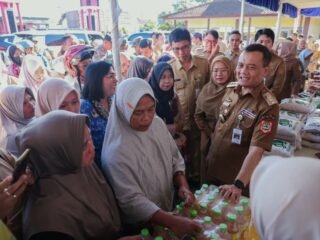 Gubernur Jawa Tengah, Ahmad Luthfi saat menghadiri pelaksanaan GPM di halaman Kantor Desa Gumiwang, Kecamatan Purwanegara, Kabupaten Banjarnegara, Senin, 18 Mei 2026. (dok Pemprov Jateng)