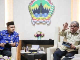 Wakil Gubernur Jawa Tengah, Taj Yasin bersama dengan Wakil Menteri Perumahan dan Kawasan Permukiman (PKP), Fahri Hamzah. (dok Pemprov Jateng)