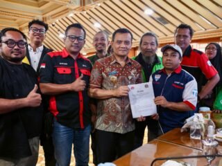 Gubernur Jawa Tengah, Ahmad Luthfi saat menerima audiensi perwakilan driver ojol roda dua dan roda empat di kantornya, Selasa, 19 Mei 2026. (dok Pemprov Jateng)