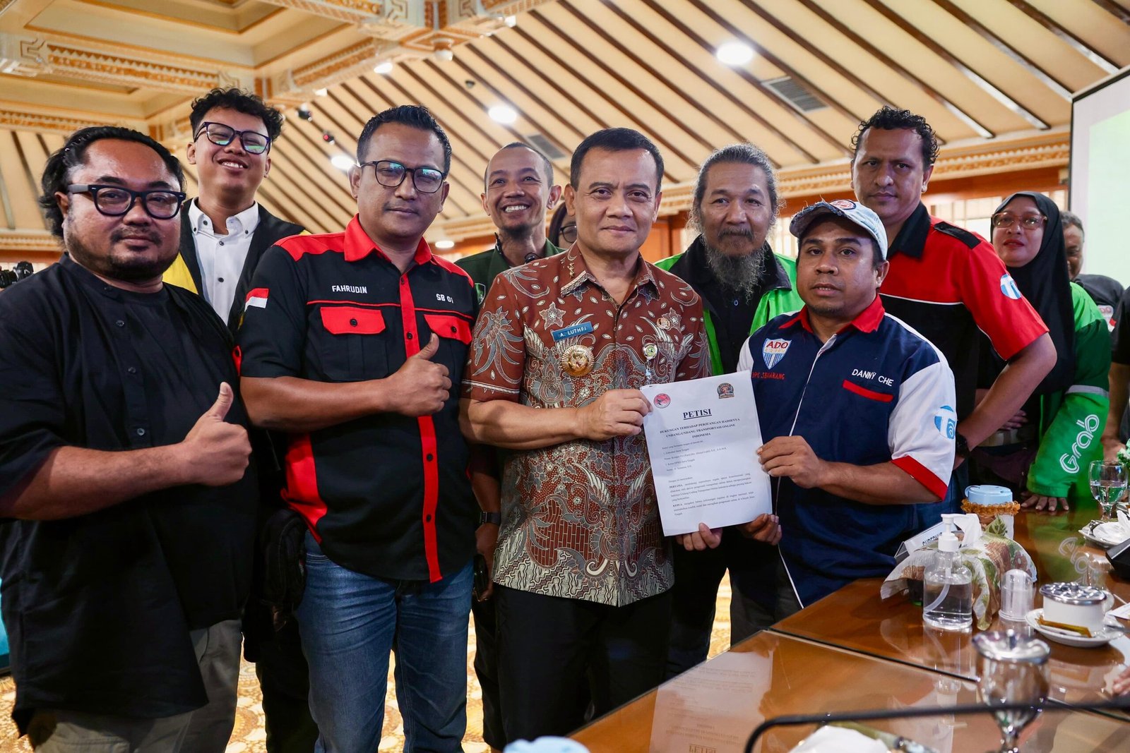 Gubernur Jawa Tengah, Ahmad Luthfi saat menerima audiensi perwakilan driver ojol roda dua dan roda empat di kantornya, Selasa, 19 Mei 2026. (dok Pemprov Jateng)