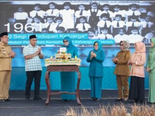 Ketua TP PKK Provinsi Jawa Tengah, Nawal Arafah Yasin dalam peluncuran program Kencan Bumil (Kenali dan Cek Kesehatan Ibu Hamil) di Desa Nglangitan, Kecamatan Tunjungan, Kabupaten Blora, Selasa, 19 Mei 2026. (dok Pemprov Jateng)
