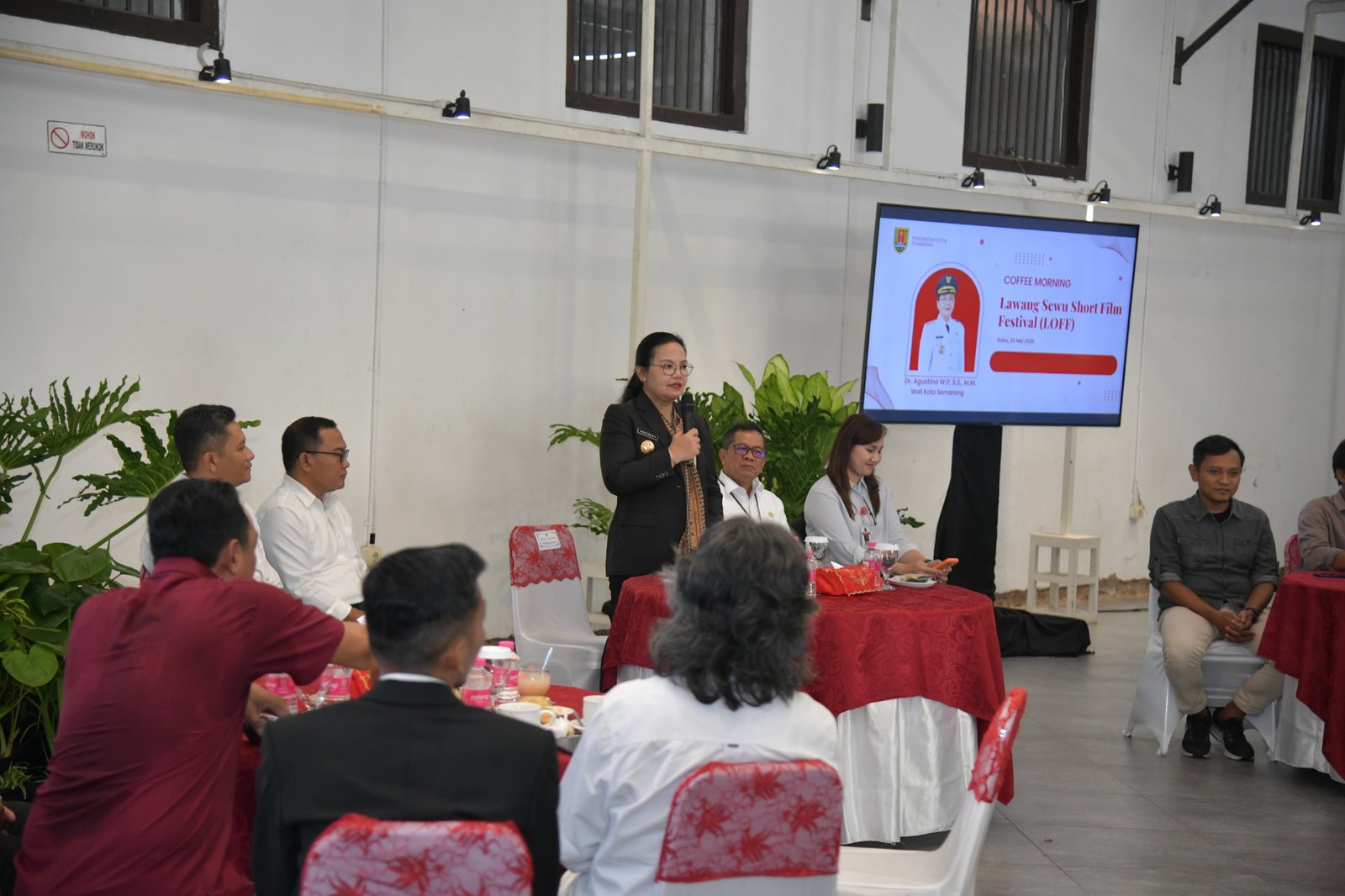 Wali Kota Semarang, Agustina Wilujeng Pramestuti saat memberikan pembinaan kepada kader PKK di Gedung Oudetrap, Kawasan Kota Lama, Rabu (20/5/2026). (dok Pemkot Semarang)