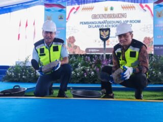 Gubernur Jawa Tengah, Ahmad Luthfi bersama Kepala Staf Angkatan Udara (KSAU) Marsekal TNI, Muhammad Tonny Harjono melaksanakan peletakan batu pertama pembangunan VIP Room di Lapangan Udara (Lanud) TNI AU Adi Soemarmo, Kabupaten Boyolali, Kamis, 21 Mei 2026. (dok Pemprov Jateng)