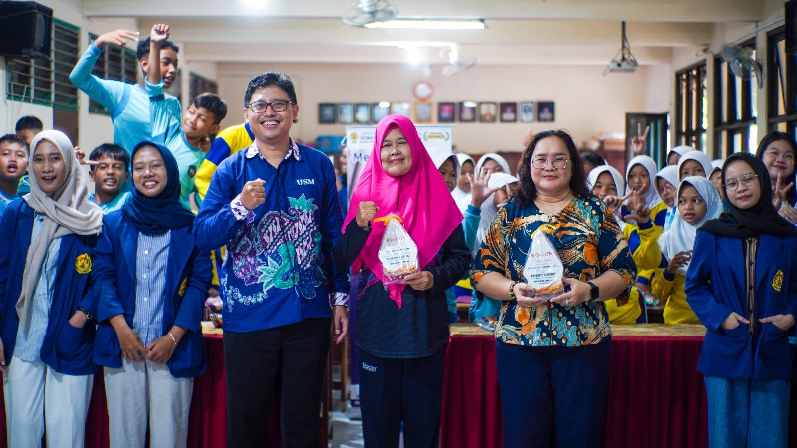 Mahasiswa Program Studi Ilmu Komunikasi Fakultas Teknologi Informasi dan Komunikasi Universitas Semarang (USM) mengadakan kampanye sosialisasi bertema “Healthy Relationship di Lingkungan Sekolah” di SD Negeri Peterongan Semarang pada Jumat (22/05/2026). (dok Istimewa)
