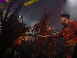 Tradisi Perang Obor Jepara Kembali Digelar, Ribuan Warga Padati Tegalsambi