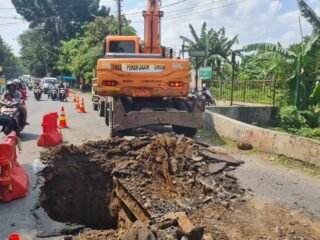 Wali Kota Semarang Agustina Wilujeng Gercep Instruksikan DPU Perbaiki Jalan Rusak Akibat Tonase Berlebih