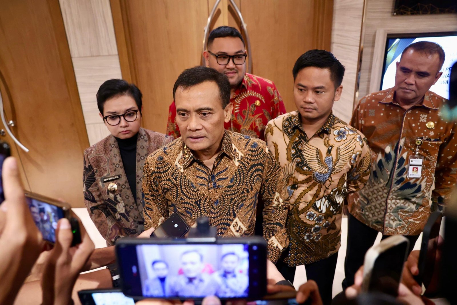 Gubernur Jateng, Ahmad Luthfi usai menghadiri Rakor Pengendalian Ahli Fungsi Lahan Sawah. (dok Pemprov Jateng)