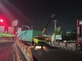 Portal Pembatas Kendaraan Berat di Simpang Jrakah Kembali Ditabrak Truk, Dishub Semarang Beri Sanksi Tegas
