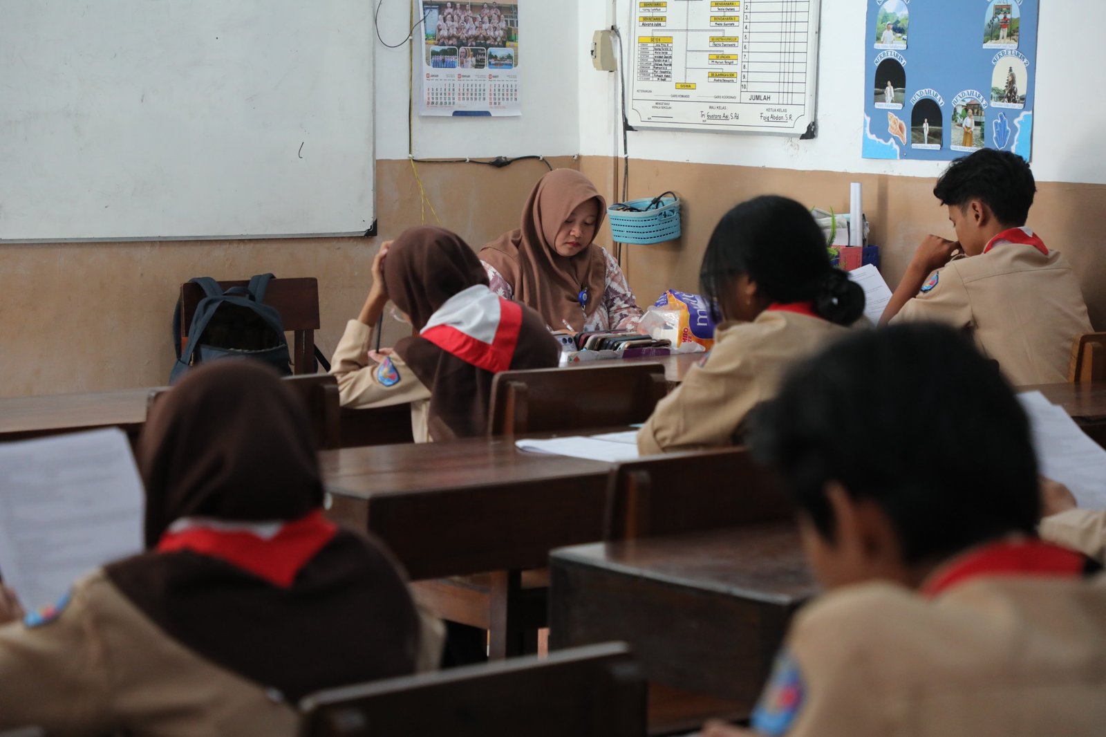 Melalui program Sekolah Kemitraan, Pemprov Jateng beri manfaat siswa dari keluarga kurang mampu untuk tetap melanjutkan pendidikan. (dok Pemprov Jateng)