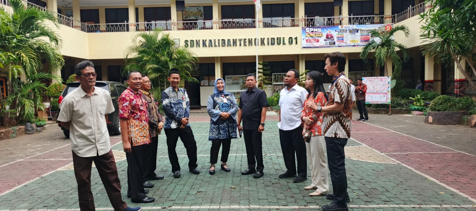 Komisi D DPRD Kota Semarang melakukan inspeksi mendadak (sidak) pelaksanaan SPMB 2026 di SD Negeri Kalibanteng Kidul 01. (dok Istimewa)