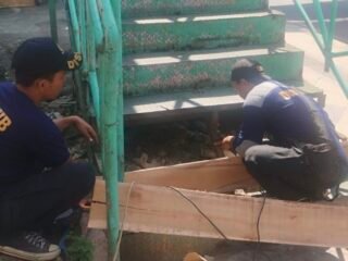 Pervaikan JPO Pasar Bulu oleh Dishub Kota Semarang. (dok Dishub Semarang)
