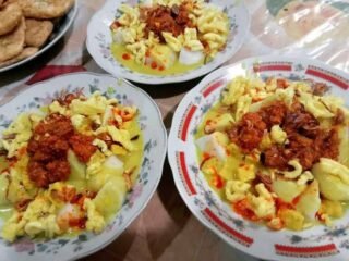 Cari Warung Enak di Slawi? Sate Kambing Muda hingga Kupat Glabed Siap Goyang Lidah Anda