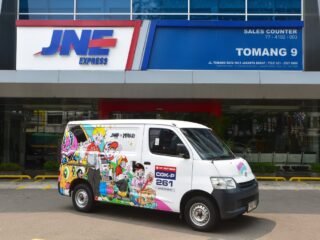 Jelang Usia 36 Tahun, JNE Gandeng Muklay Hadirkan Armada Bernuansa Pop Art