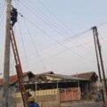 PLN Icon Plus Perkuat Keandalan Jaringan melalui Perapihan Kabel di Batang